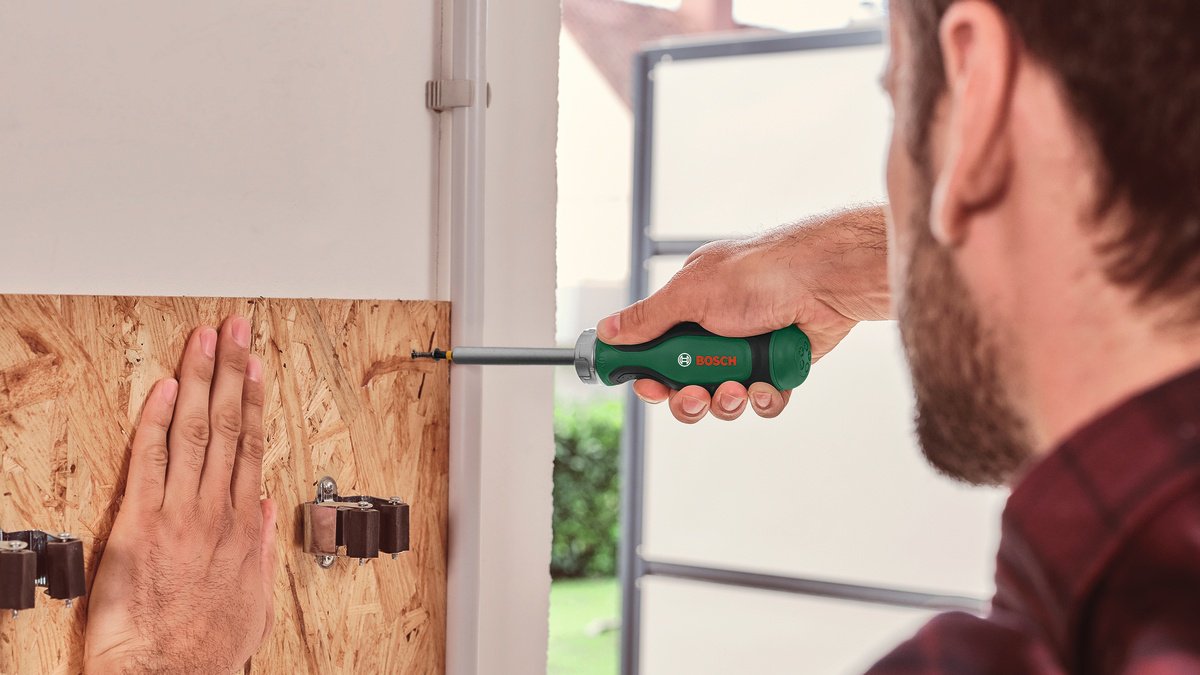 Bosch отвертка с трещоткой и 12 битами, 1600A027PP купить,8540