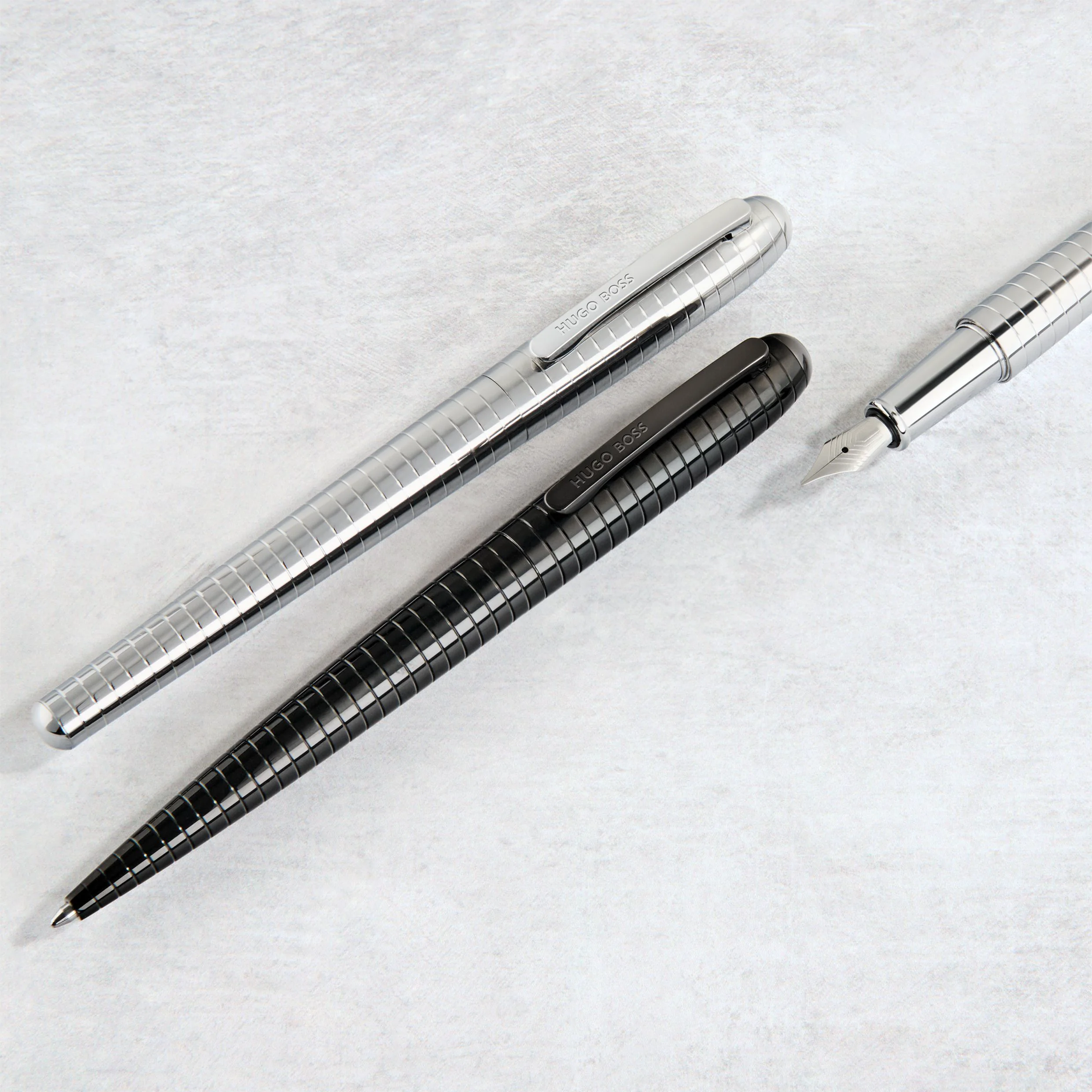 Ручка-роллер Hugo Boss Contour Soft Bauhaus Chrome HSM6435B купить,66000