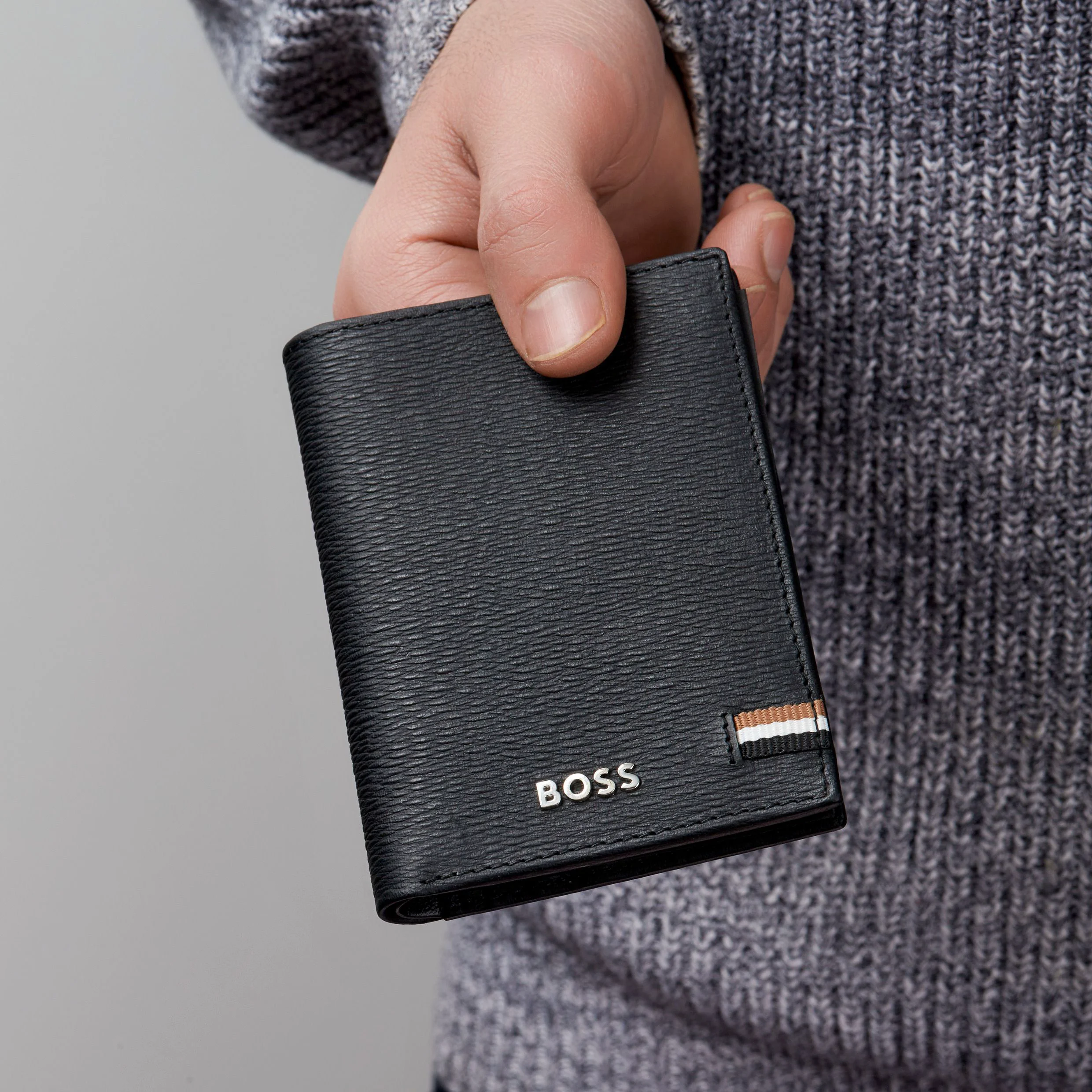 Картхолдер Hugo Boss Iconic HLE421A черный купить,59000