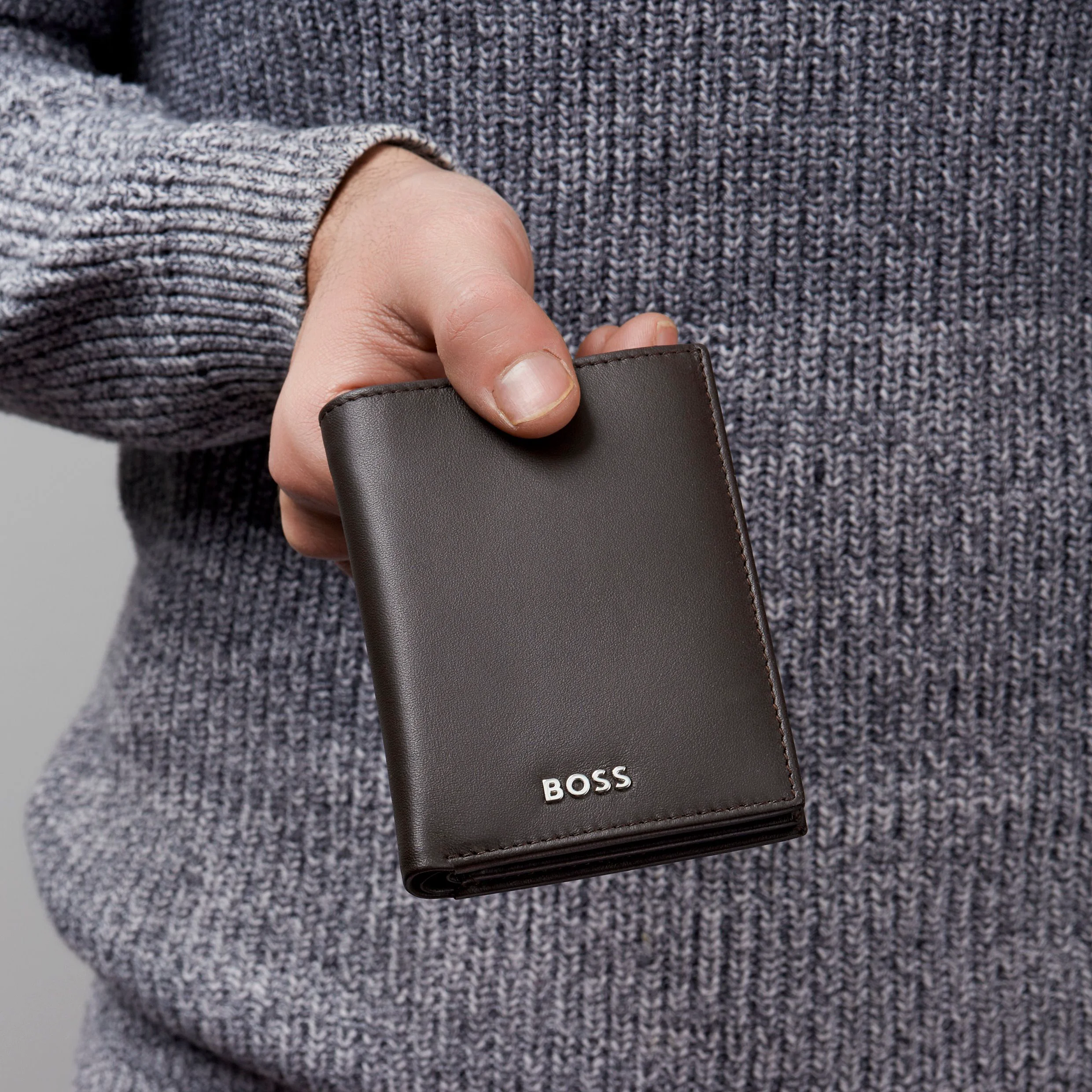Картхолдер Hugo Boss Classic Smooth HLF403Y темно-коричневый купить,69000