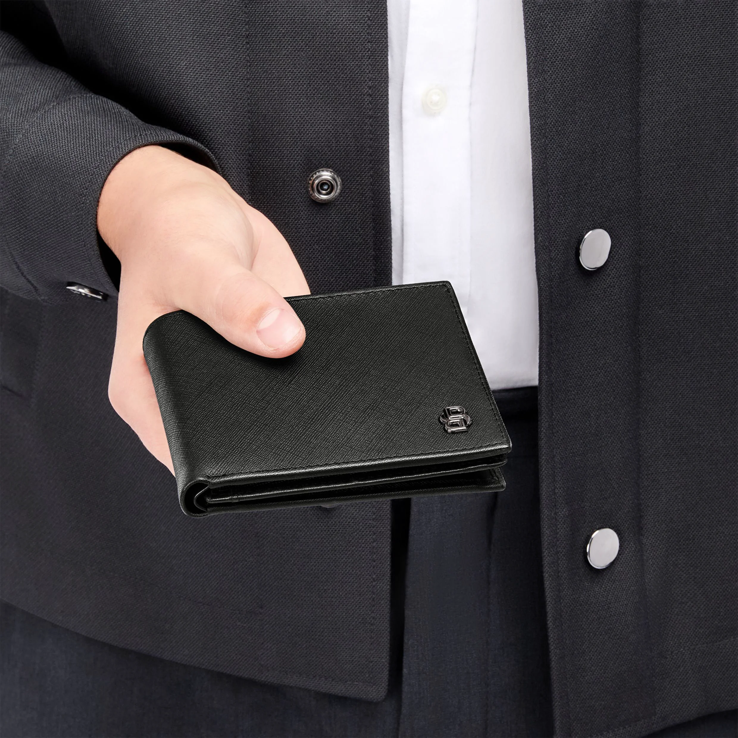 Портмоне Hugo Boss Double B Saffiano HLN526A с клапаном черное купить,79000