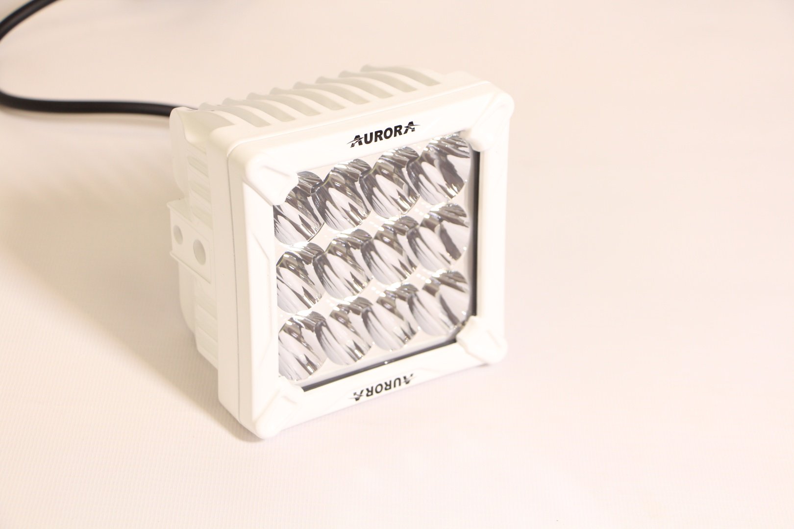 AURORA светодиодная фара ALO-M-W-4-C27T3 120 квадратная купить,NaN