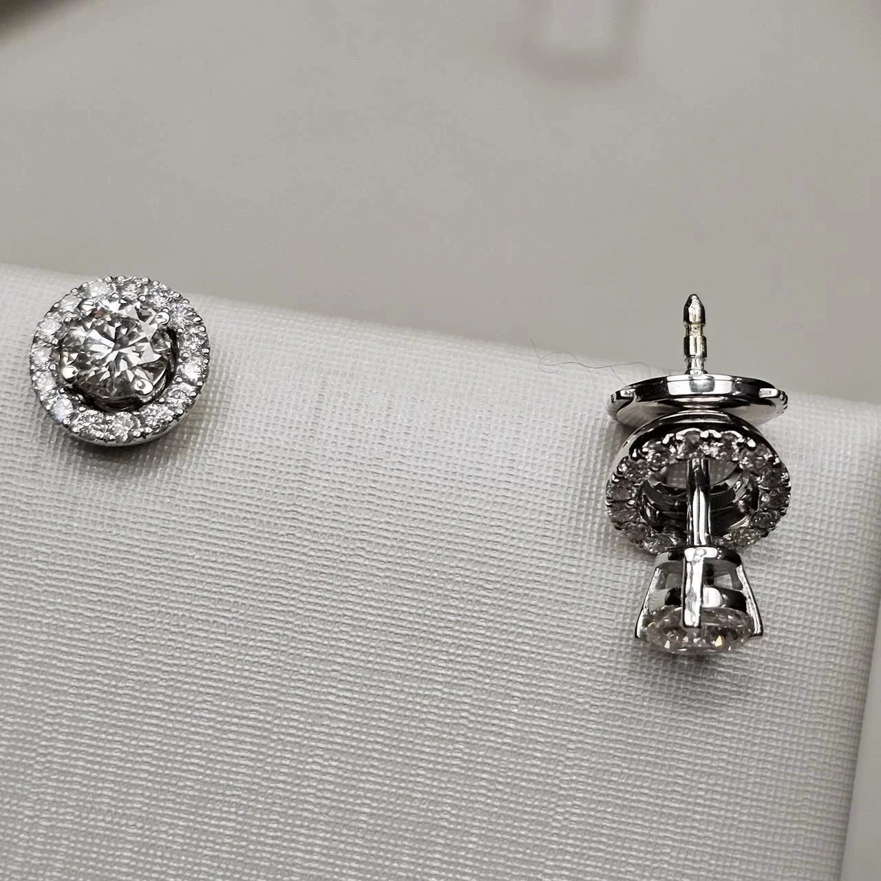 Комплект Deimantas 114884268 0,65ct 0,69ct 0,27ct. купить,NaN