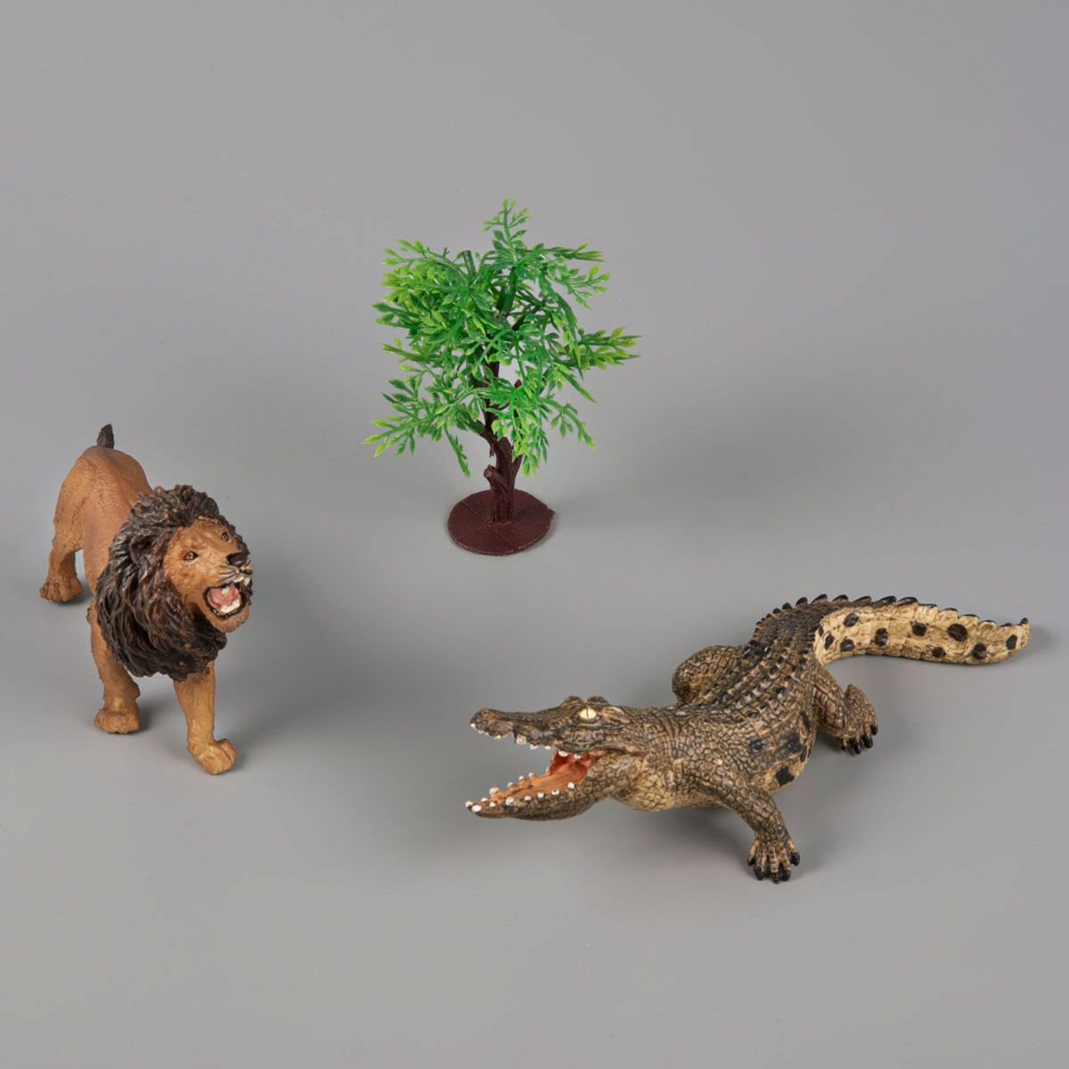 Фигурки Animal World Лев и крокодил