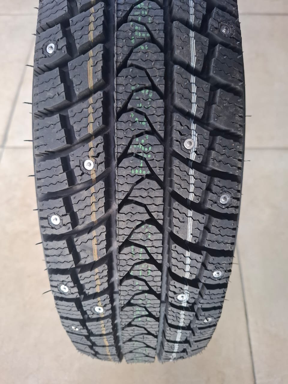 Tracmax S550 225/75 R16 115 S с шипами