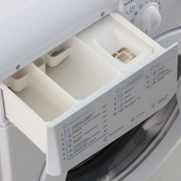 Стиральная машина Indesit IWSC 6105 CIS белый купить,142532