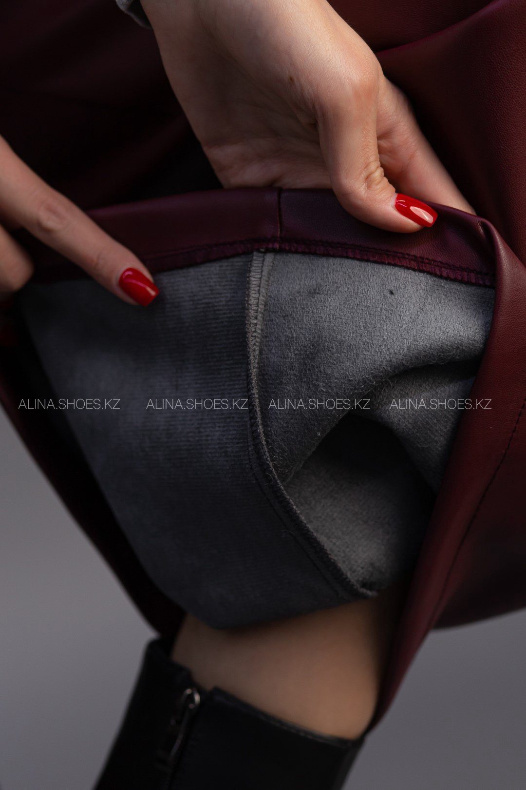Кожаные брюки alinashoes бордовый купить,NaN
