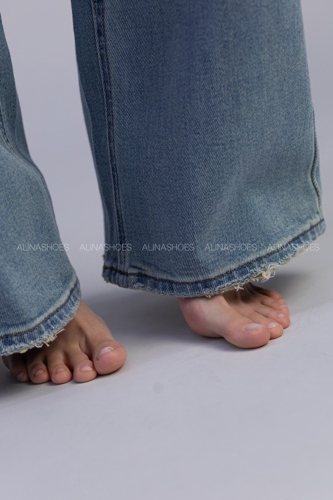 Джинсы прямые alinashoes голубой купить,NaN