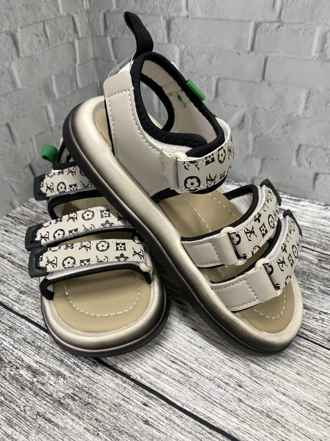 Сандалии Сандалии бежевый, черный купить,NaN