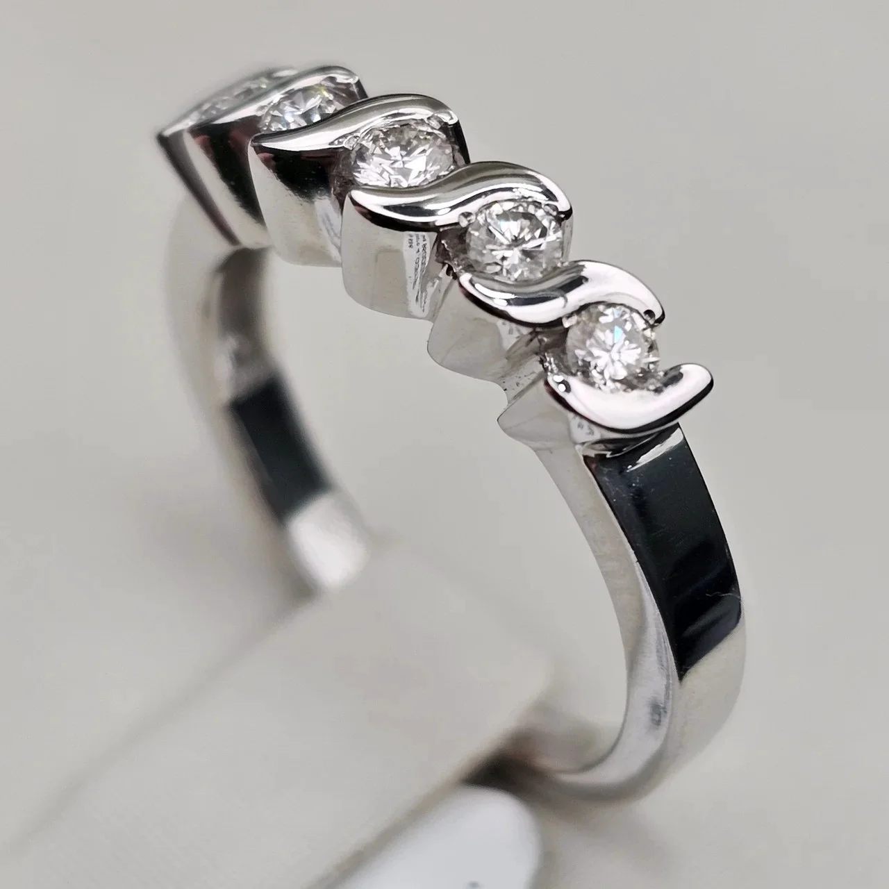 Кольцо Deimantas 115121976 18р 0,27ct. купить,NaN