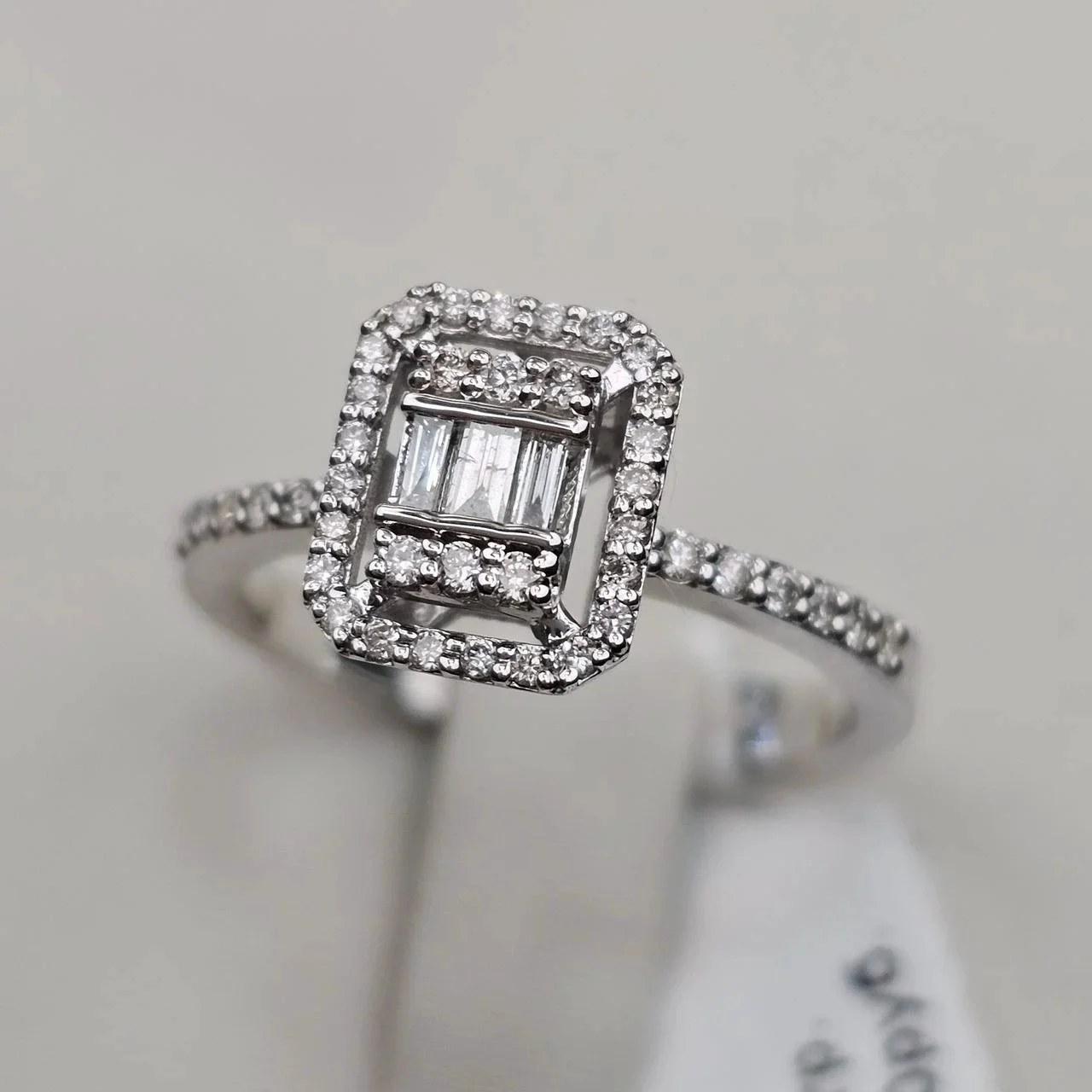 Кольцо Deimantas 115061863 17р 0,33ct 0,08ct. купить,NaN