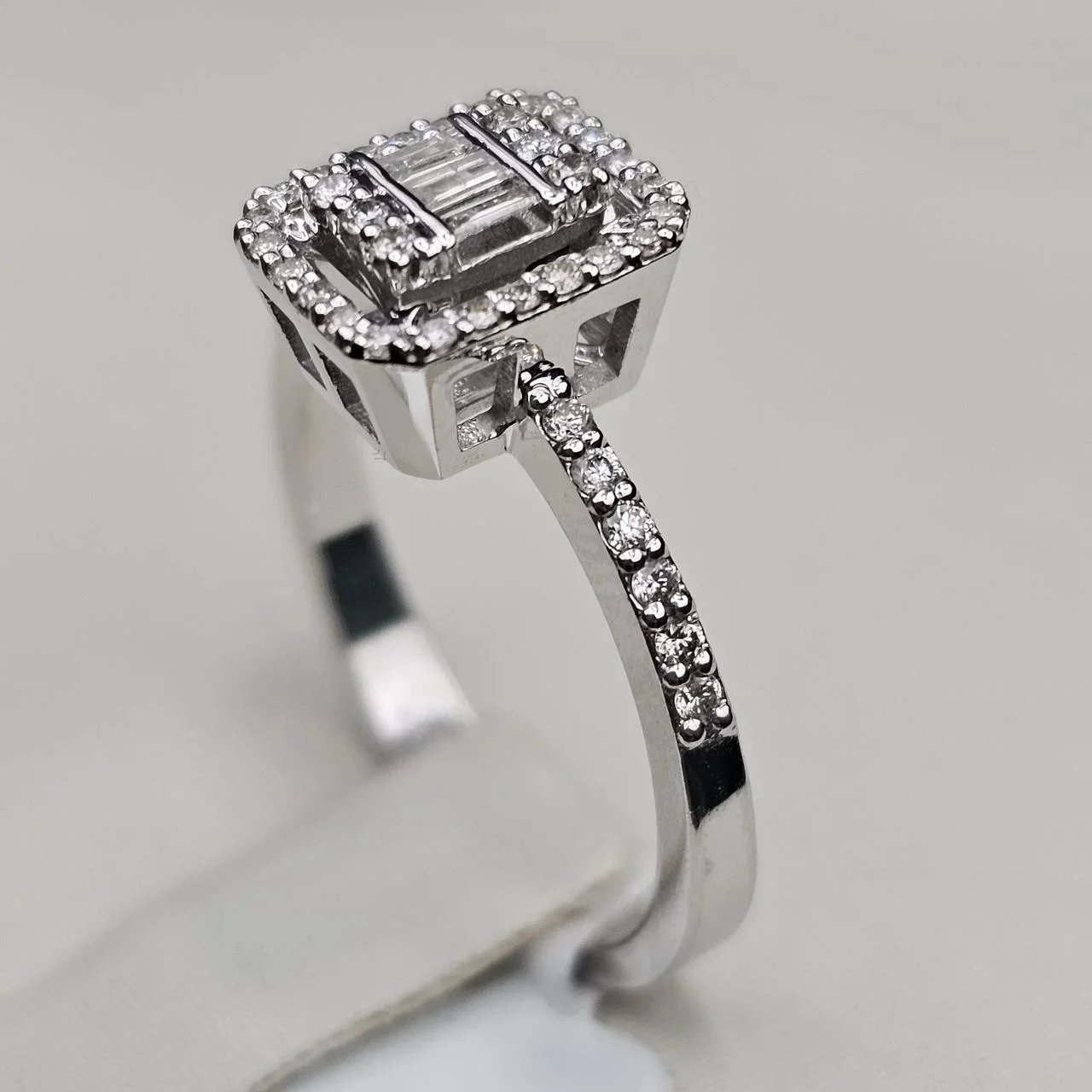 Кольцо Deimantas 115061863 17р 0,33ct 0,08ct. купить,NaN