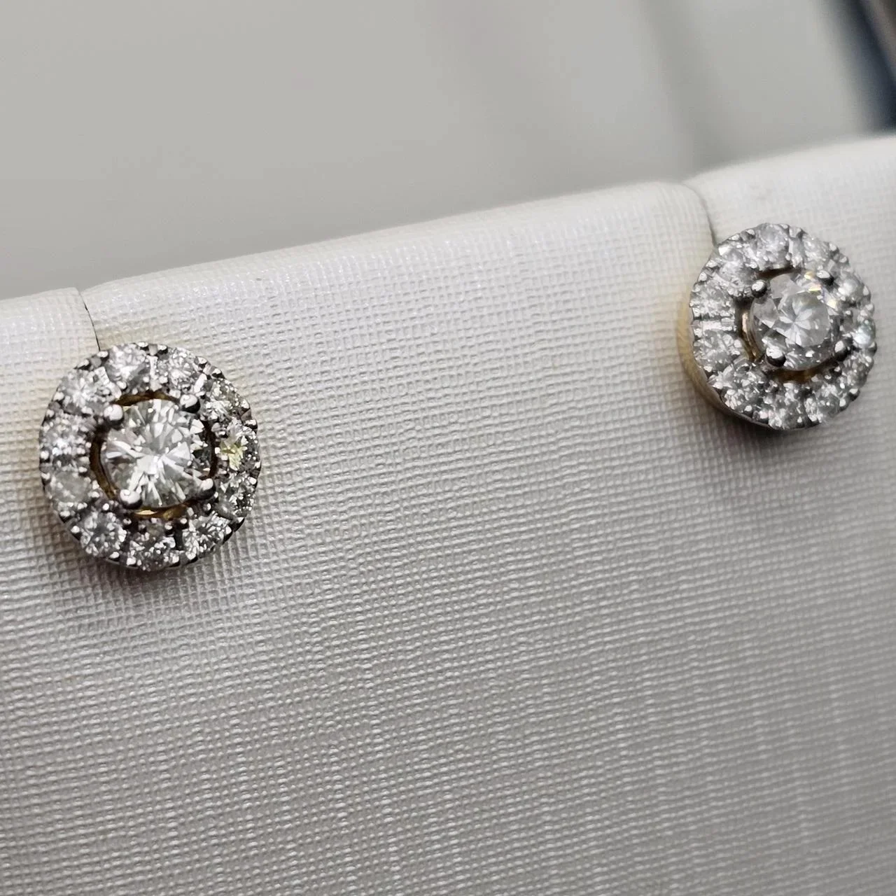 Серьги Deimantas 115172800 0,37ct. купить,NaN