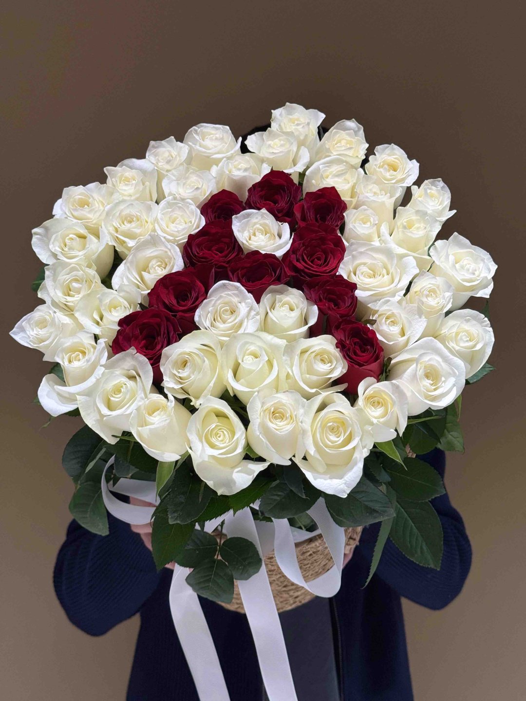 Композиция цветов Без слов в кашпо купить,NaN