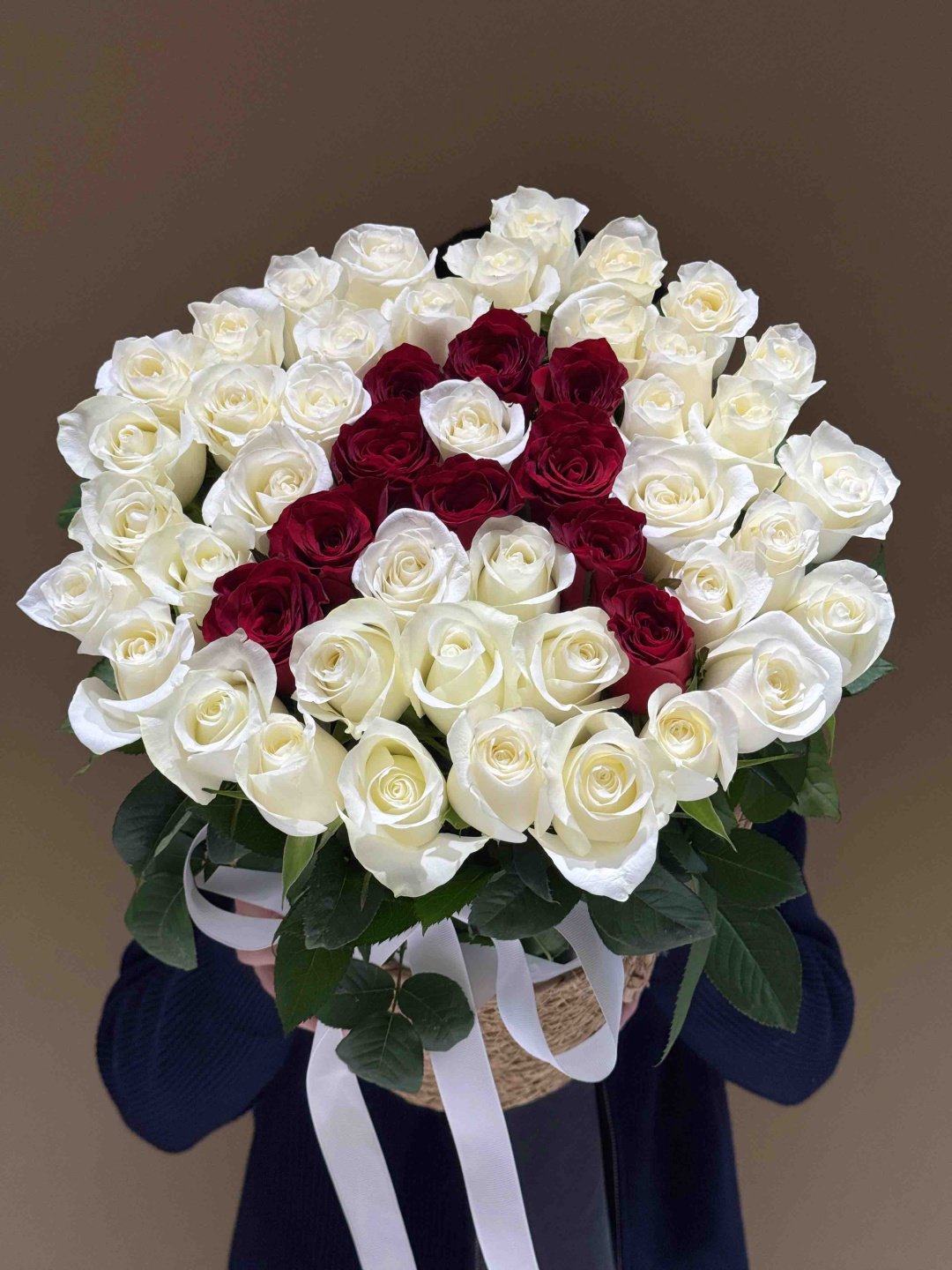 Композиция цветов Без слов в кашпо купить,NaN