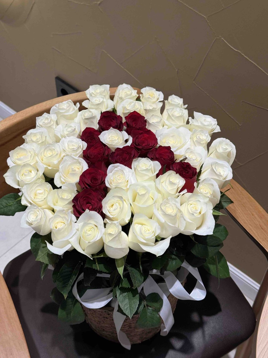 Композиция цветов Без слов в кашпо купить,NaN