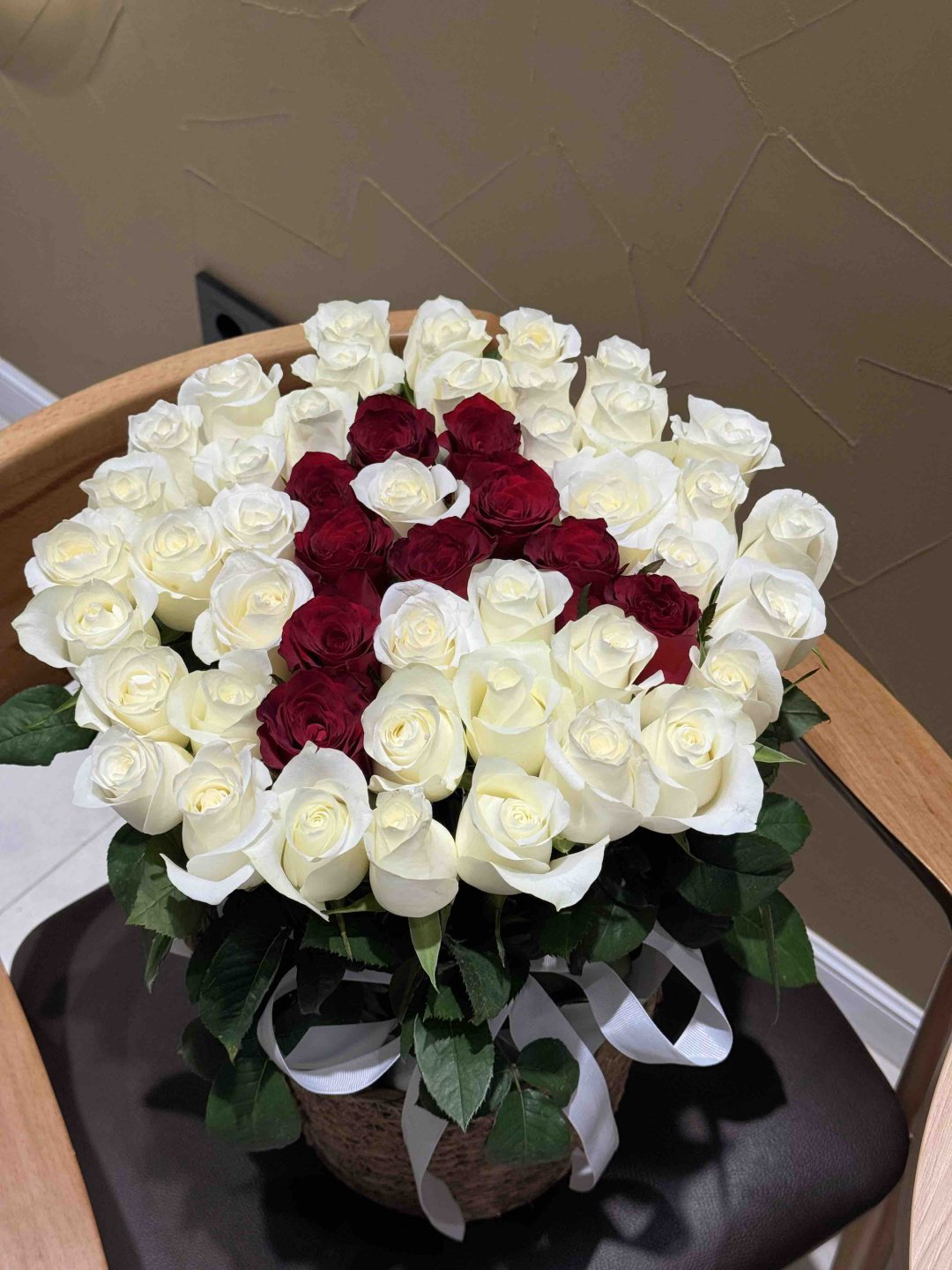 Композиция цветов Без слов в кашпо купить,NaN