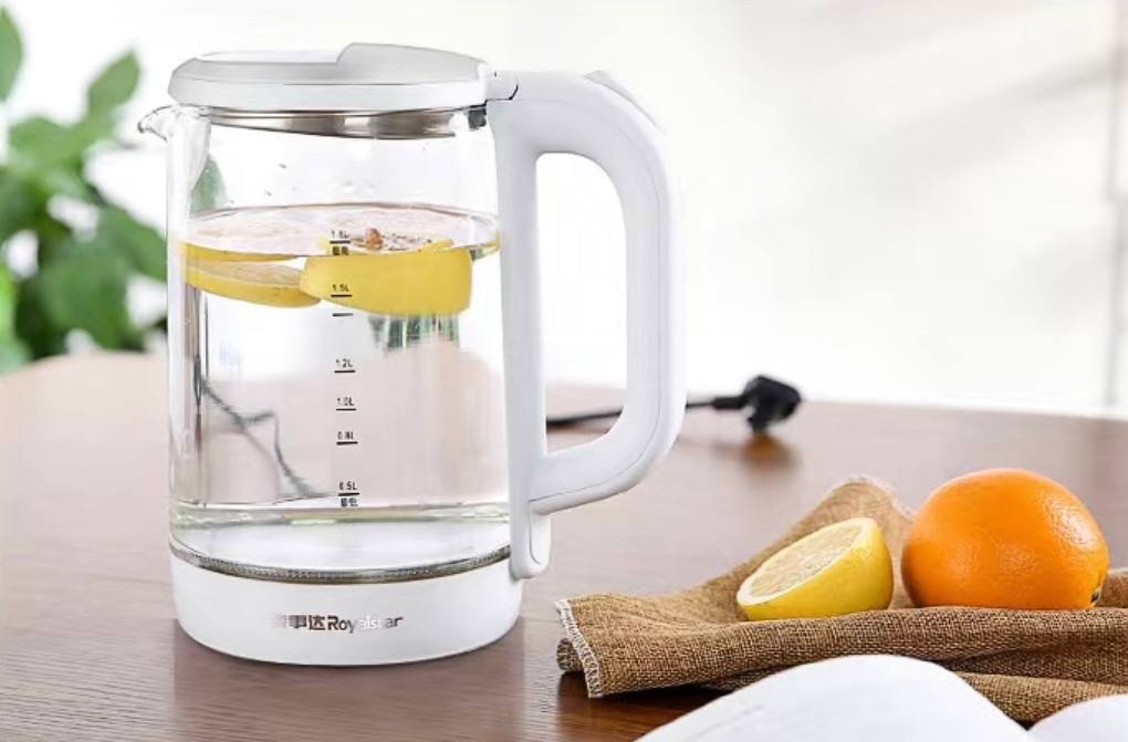 Электрочайник RoyalStar КЕ-656 белый