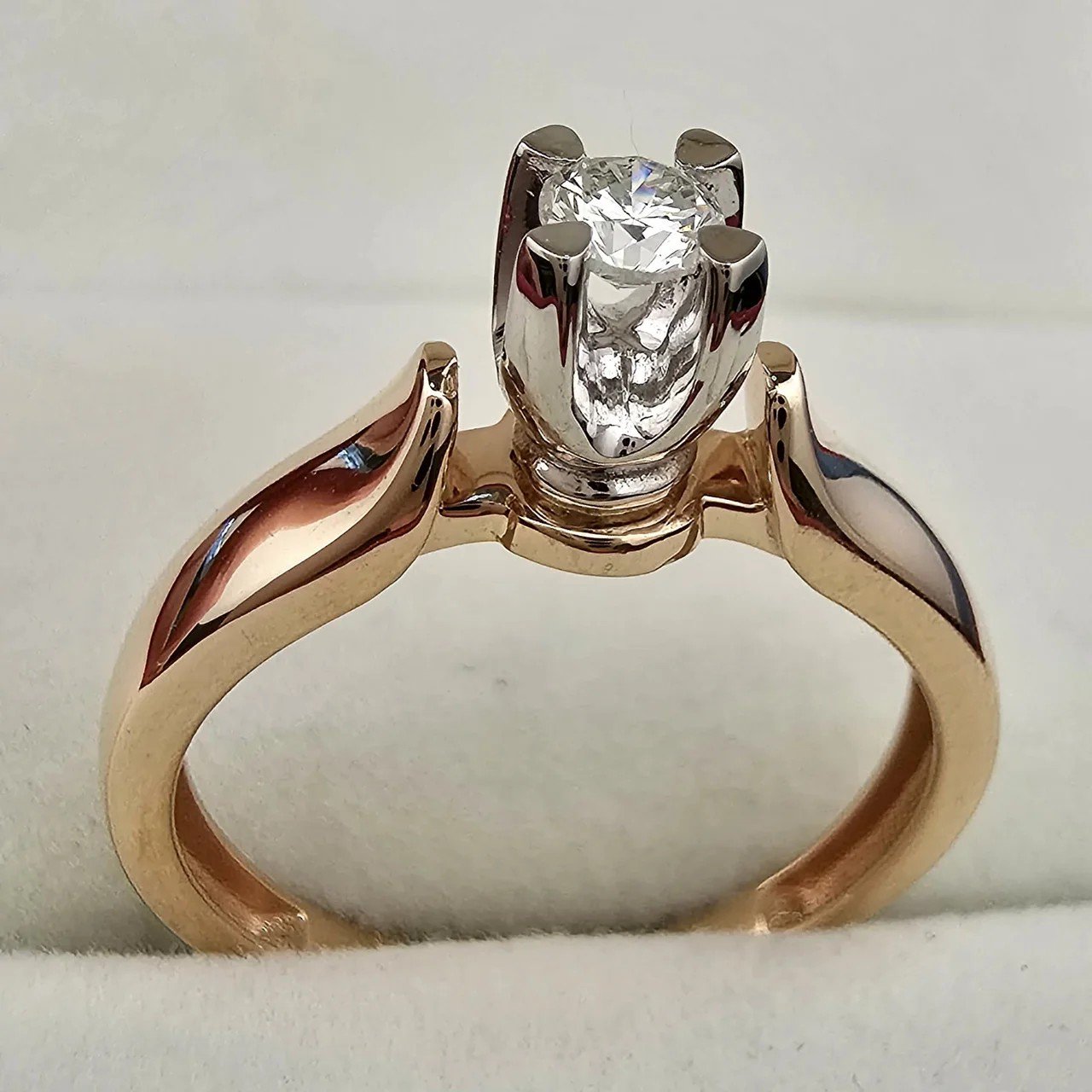 Кольцо Deimantas 106931500 17р 2,94гр 0,16ct. купить,NaN