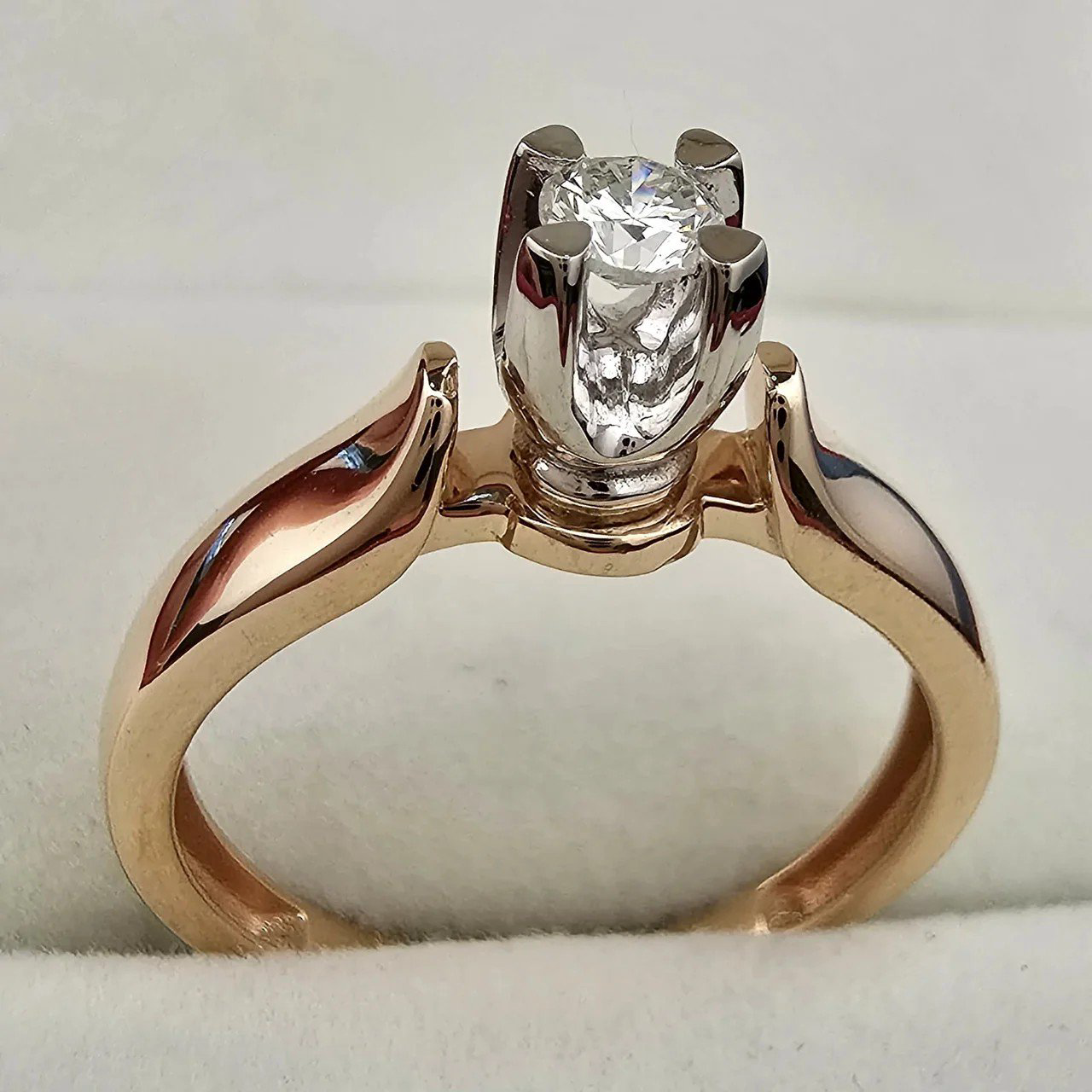 Кольцо Deimantas 106931500 17р 2,94гр 0,16ct. купить,NaN