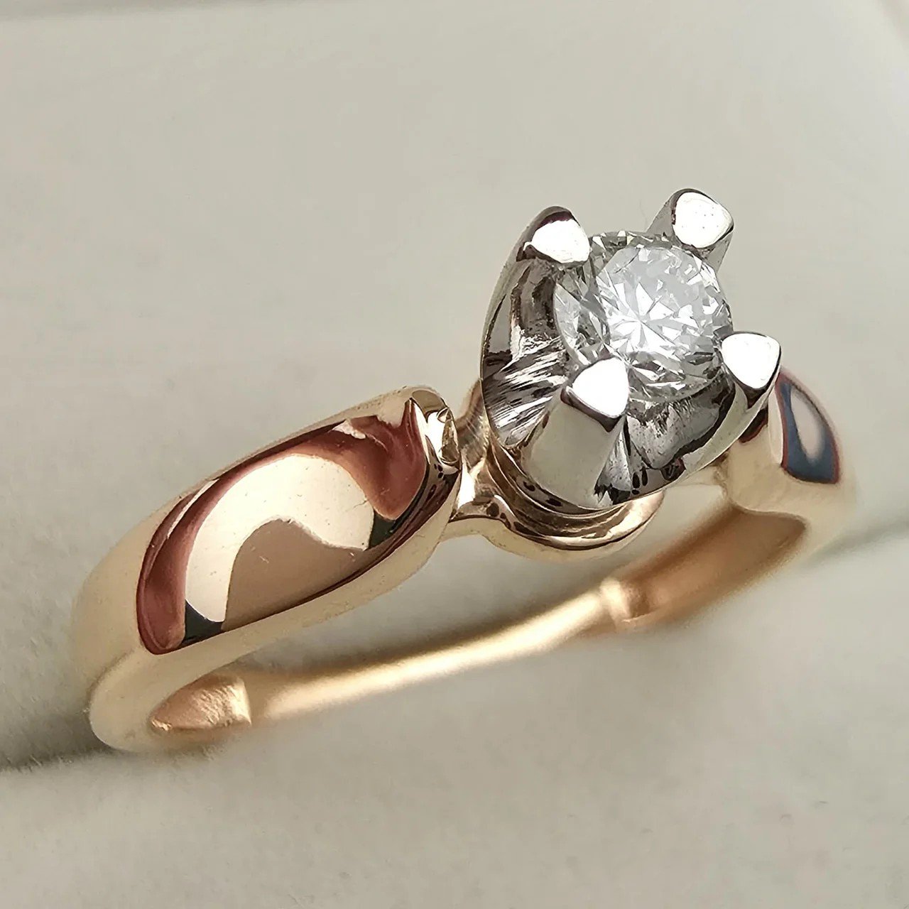 Кольцо Deimantas 106931500 17р 2,94гр 0,16ct. купить,NaN