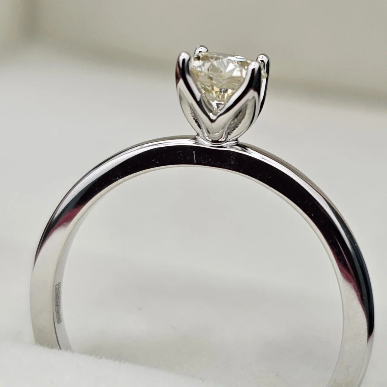 Кольцо Deimantas 106864246 16,5р 2,38гр 0,41ct. купить,NaN