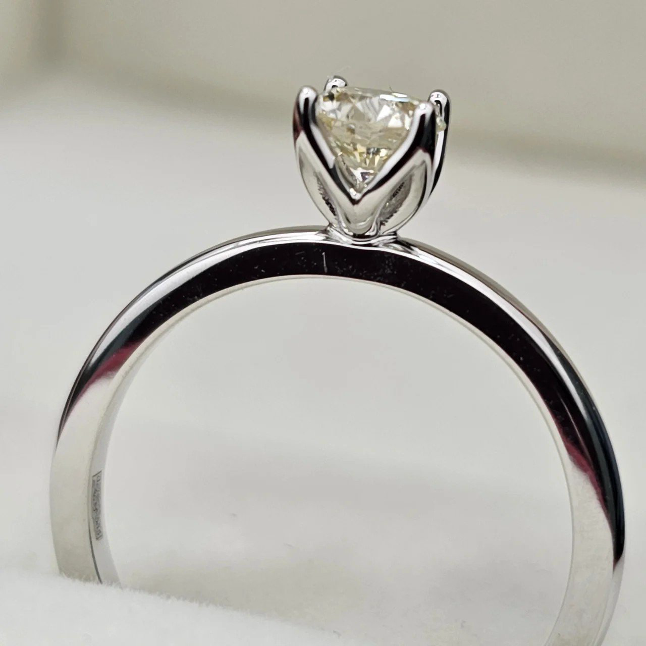Кольцо Deimantas 106864246 16,5р 2,38гр 0,41ct. купить,NaN