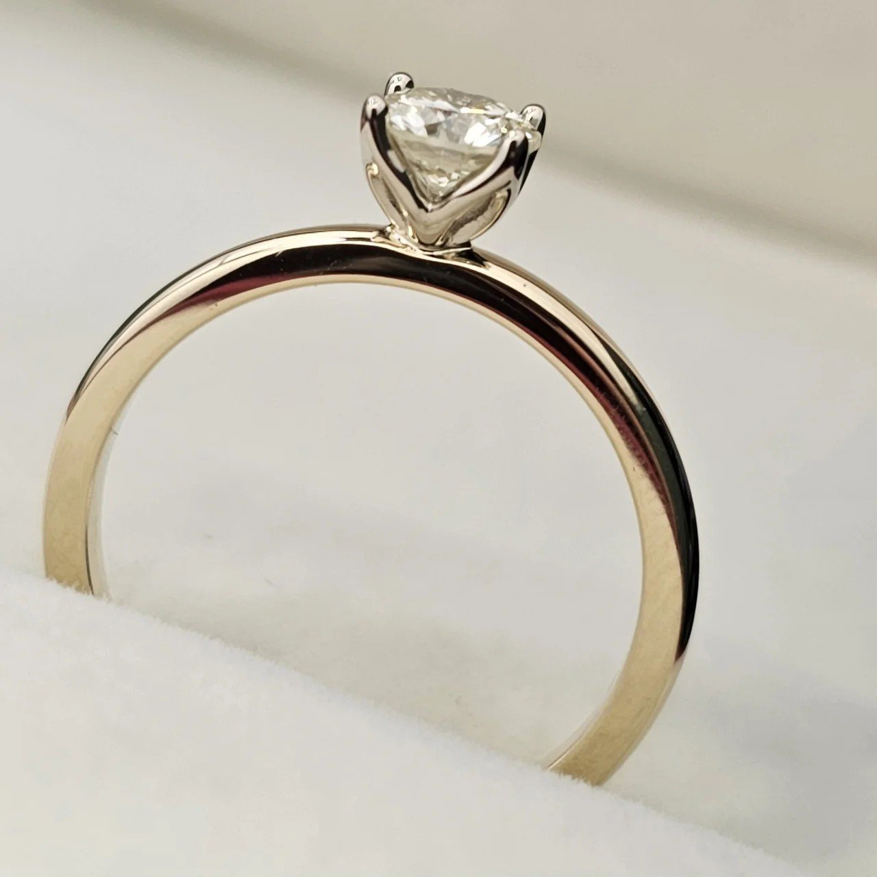 Кольцо Deimantas 106864391 16,5р 2,31гр 0,5ct. купить,NaN