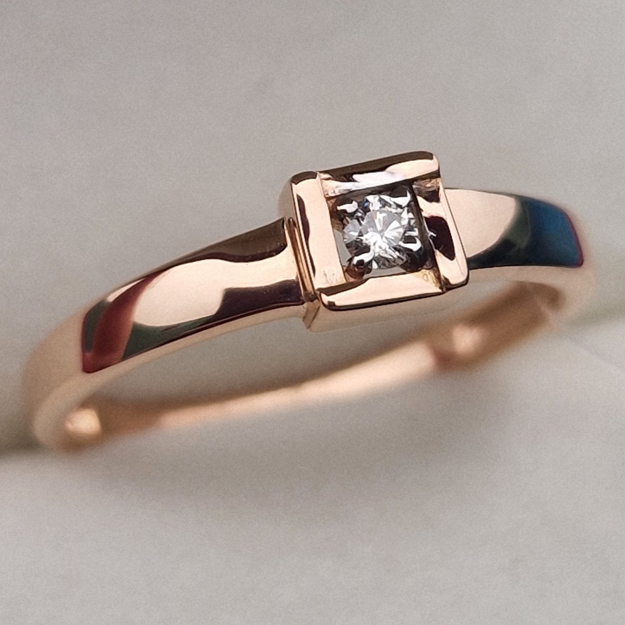 Кольцо Deimantas 100067985 18р 2,05гр 0,06ct. купить,NaN