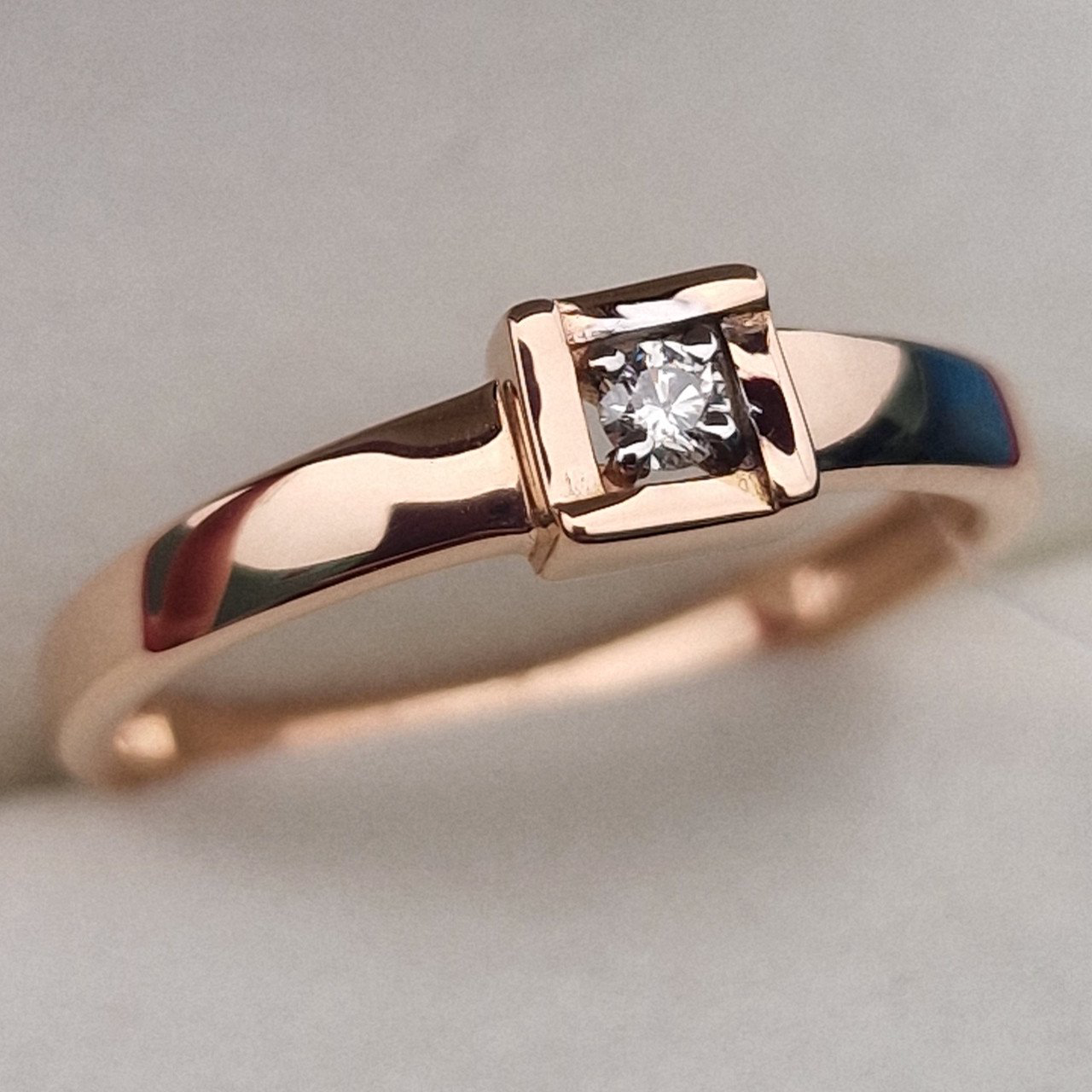 Кольцо Deimantas 100067985 18р 2,05гр 0,06ct. купить,NaN