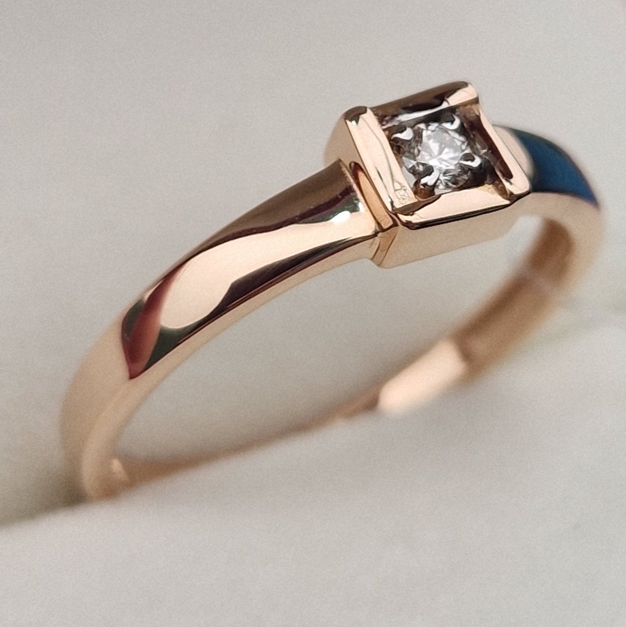 Кольцо Deimantas 100067985 18р 2,05гр 0,06ct. купить,NaN