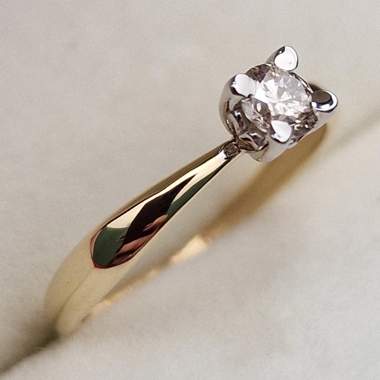 Кольцо Deimantas 100358665 15р 0,86гр 0,185ct. купить,NaN