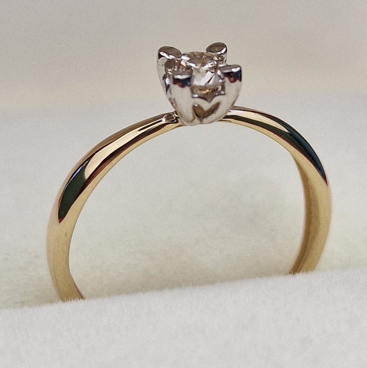 Кольцо Deimantas 100358665 15р 0,86гр 0,185ct. купить,NaN