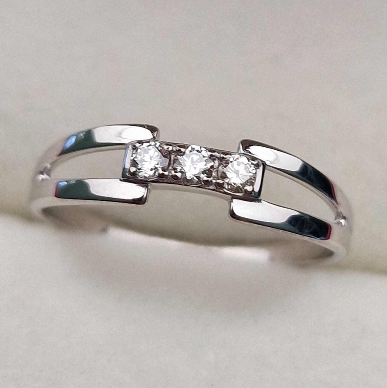 Кольцо Deimantas 100358687 16р 1,13гр 0,088ct. купить,NaN