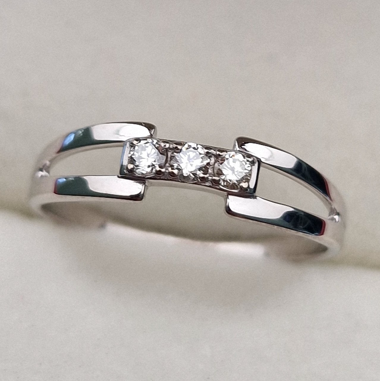 Кольцо Deimantas 100358687 16р 1,13гр 0,088ct. купить,NaN