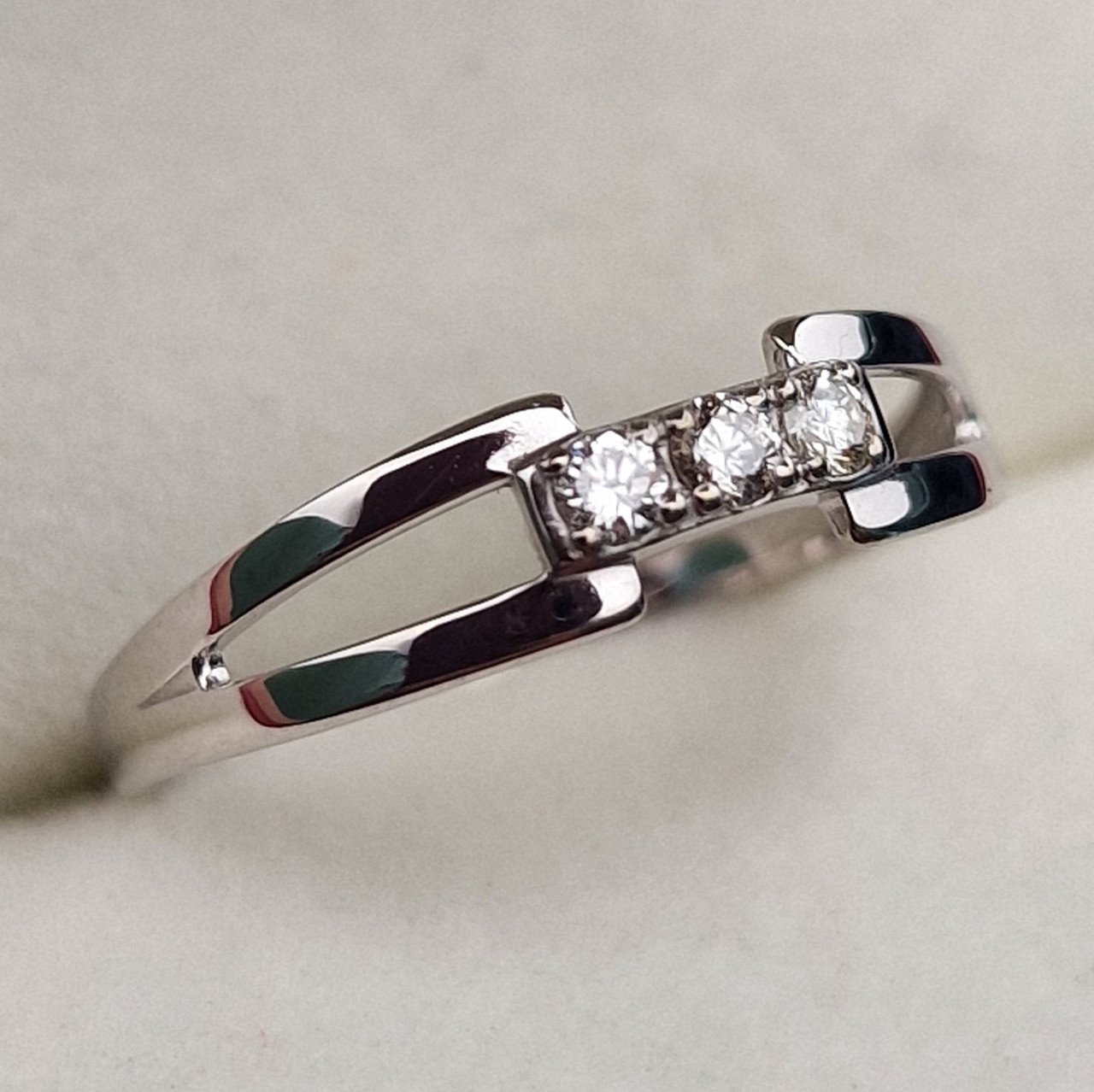 Кольцо Deimantas 100358687 16р 1,13гр 0,088ct. купить,NaN