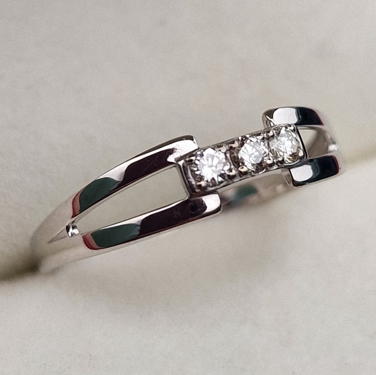 Кольцо Deimantas 100358687 16р 1,13гр 0,088ct. купить,NaN