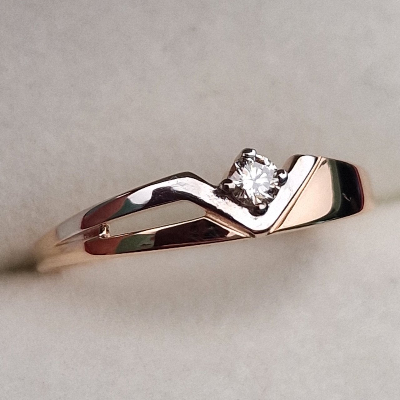 Кольцо Deimantas 100358674 16р 1,08гр 0,061ct. купить,NaN