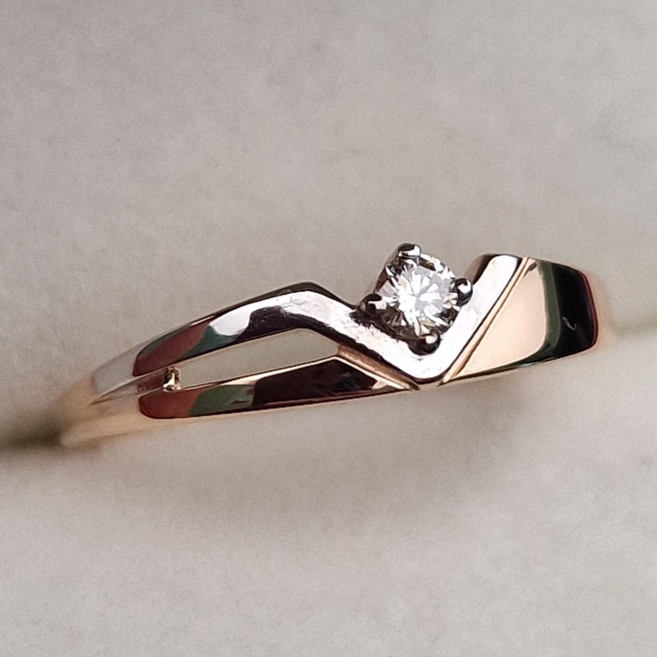 Кольцо Deimantas 100358674 16р 1,08гр 0,061ct. купить,NaN