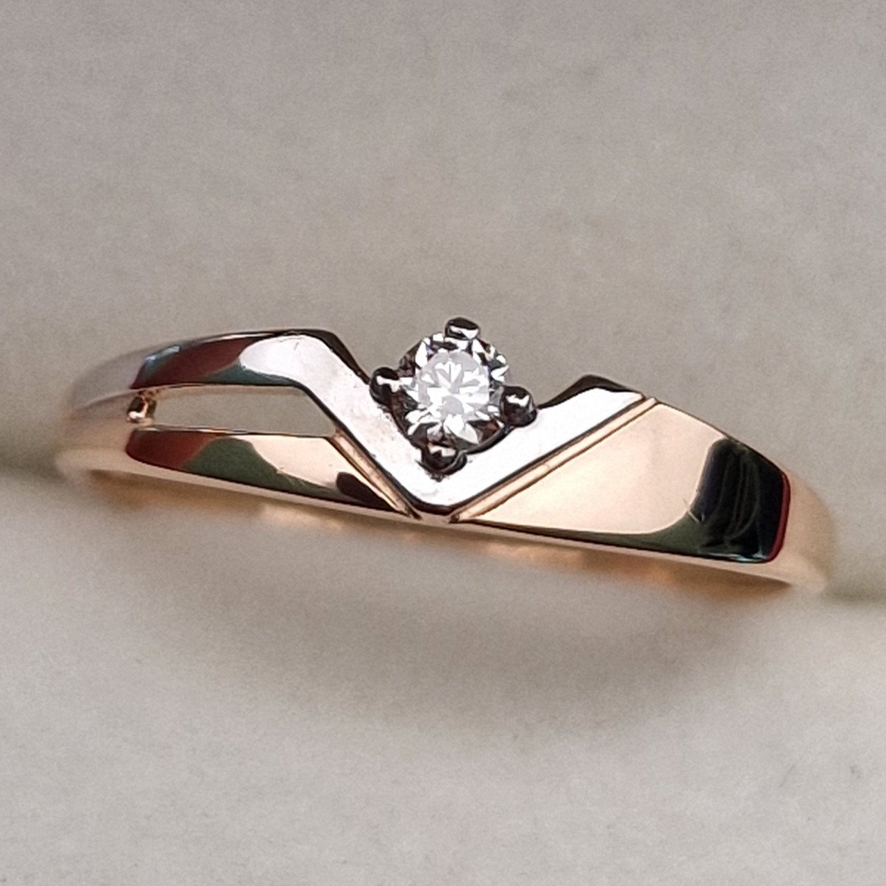 Кольцо Deimantas 100358674 16р 1,08гр 0,061ct. купить,NaN