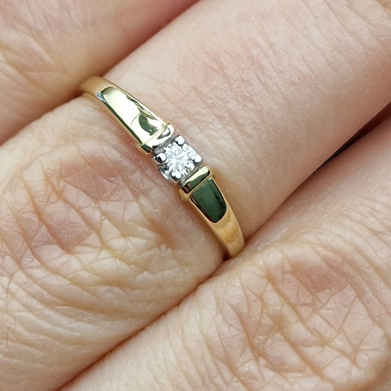 Кольцо Deimantas 100358673 16,5р 0,87гр 0,06ct. купить,NaN