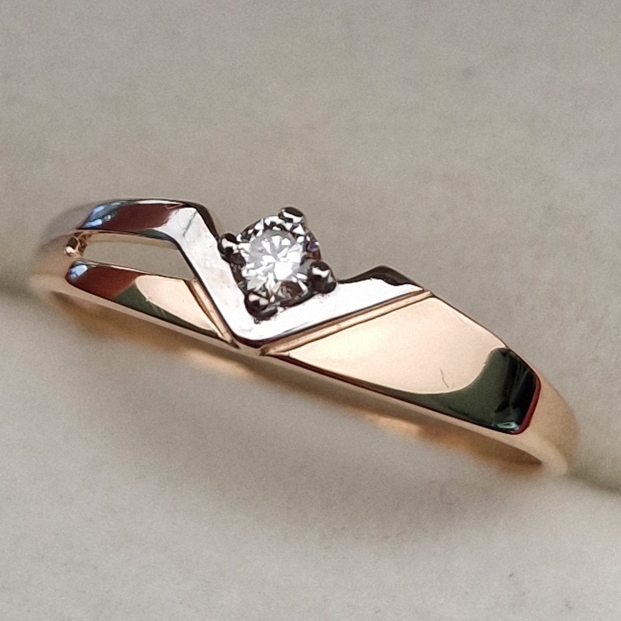 Кольцо Deimantas 100358674 16р 1,08гр 0,061ct. купить,NaN