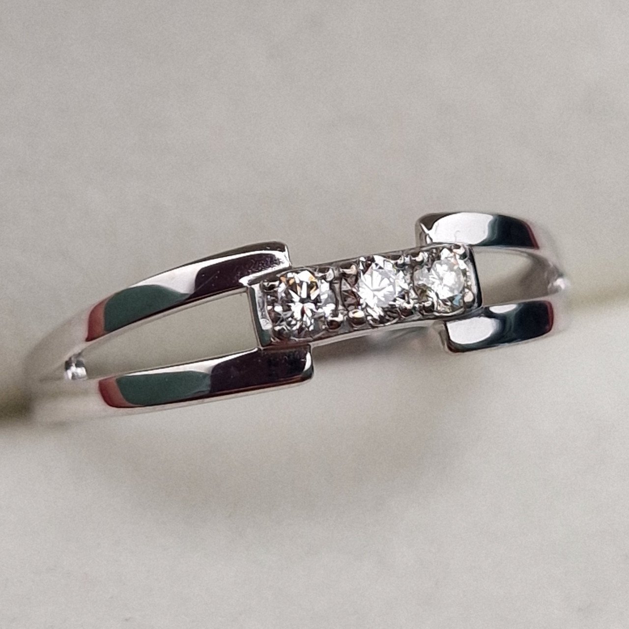 Кольцо Deimantas 100358687 16р 1,13гр 0,088ct. купить,NaN