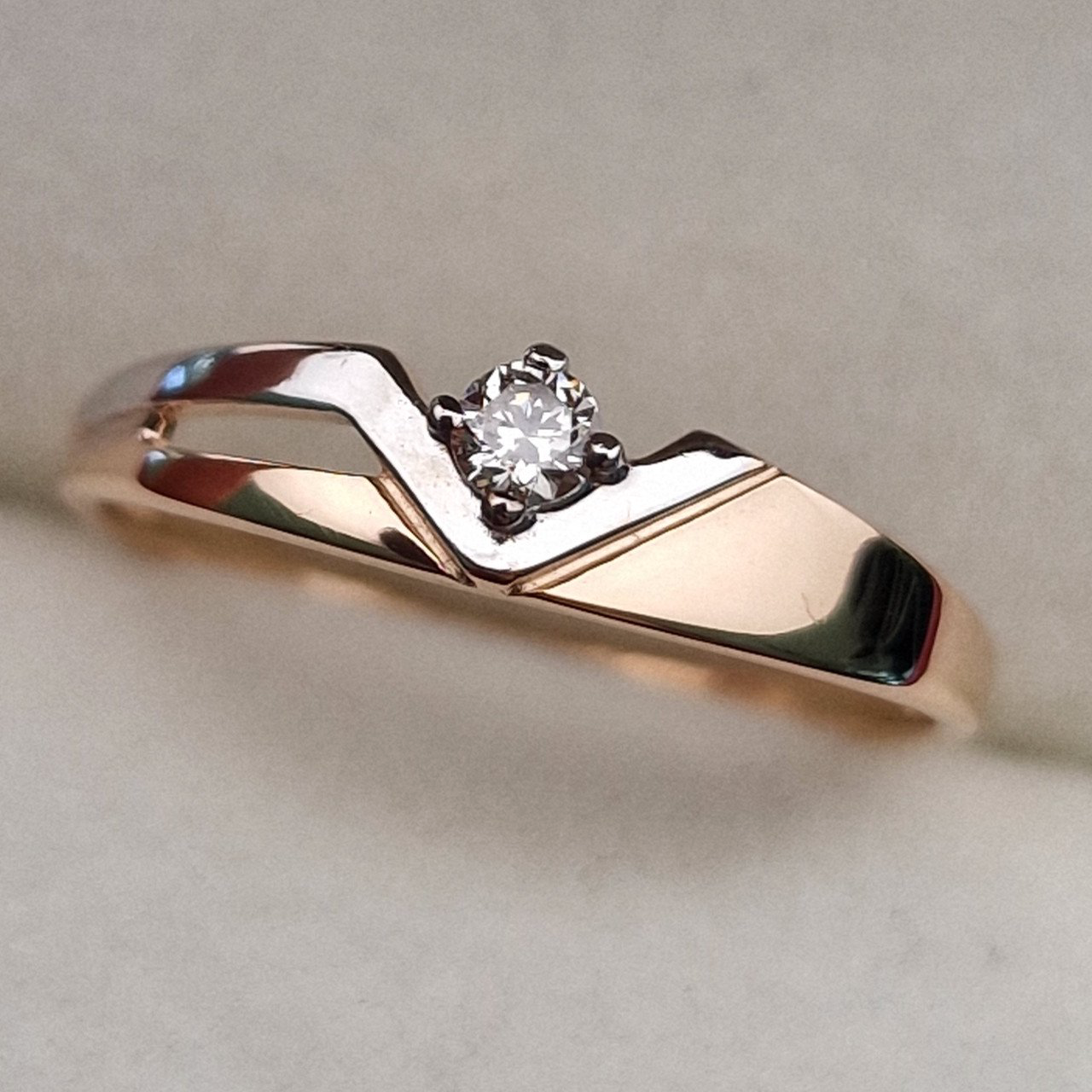 Кольцо Deimantas 100358674 16р 1,08гр 0,061ct. купить,NaN