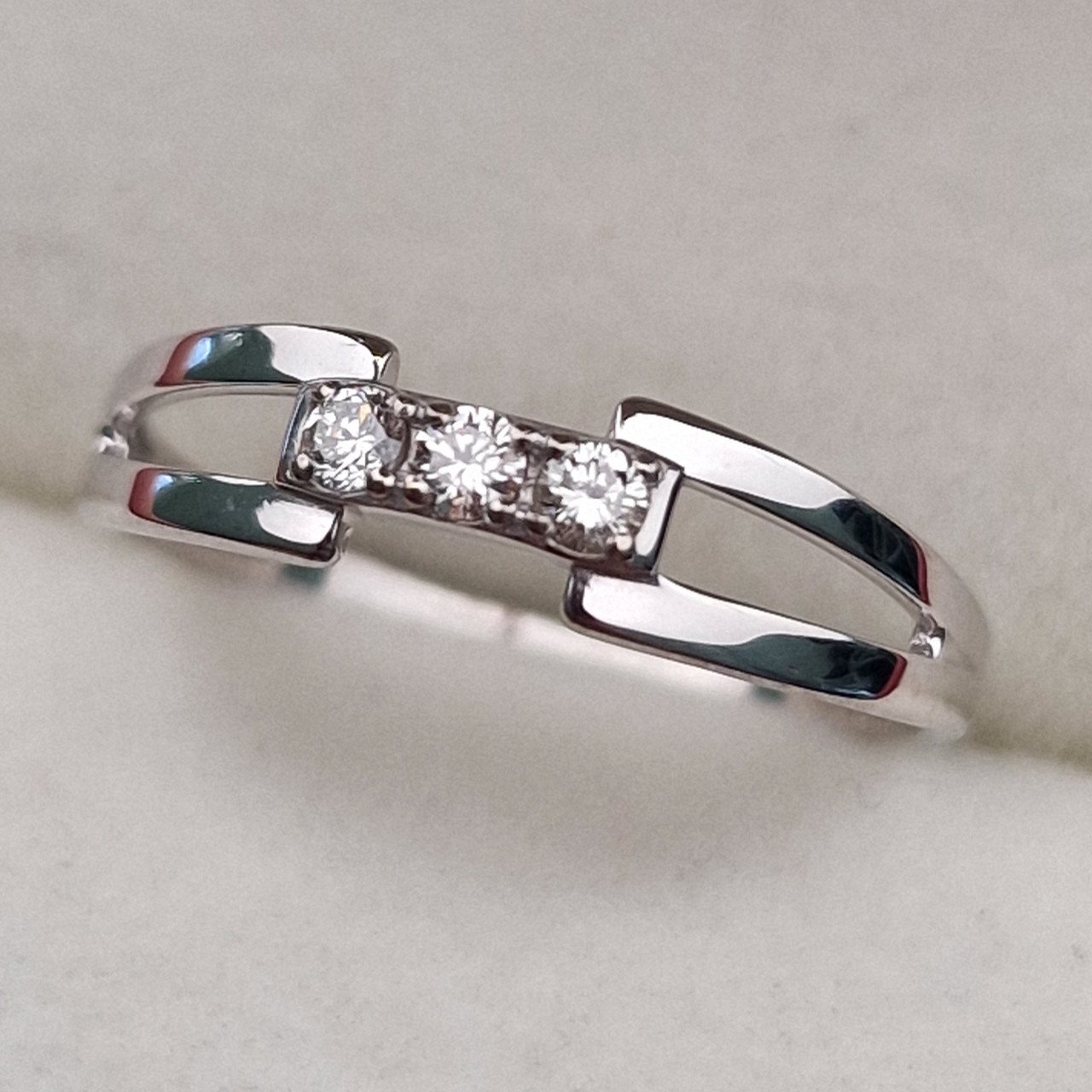Кольцо Deimantas 100358687 16р 1,13гр 0,088ct. купить,NaN