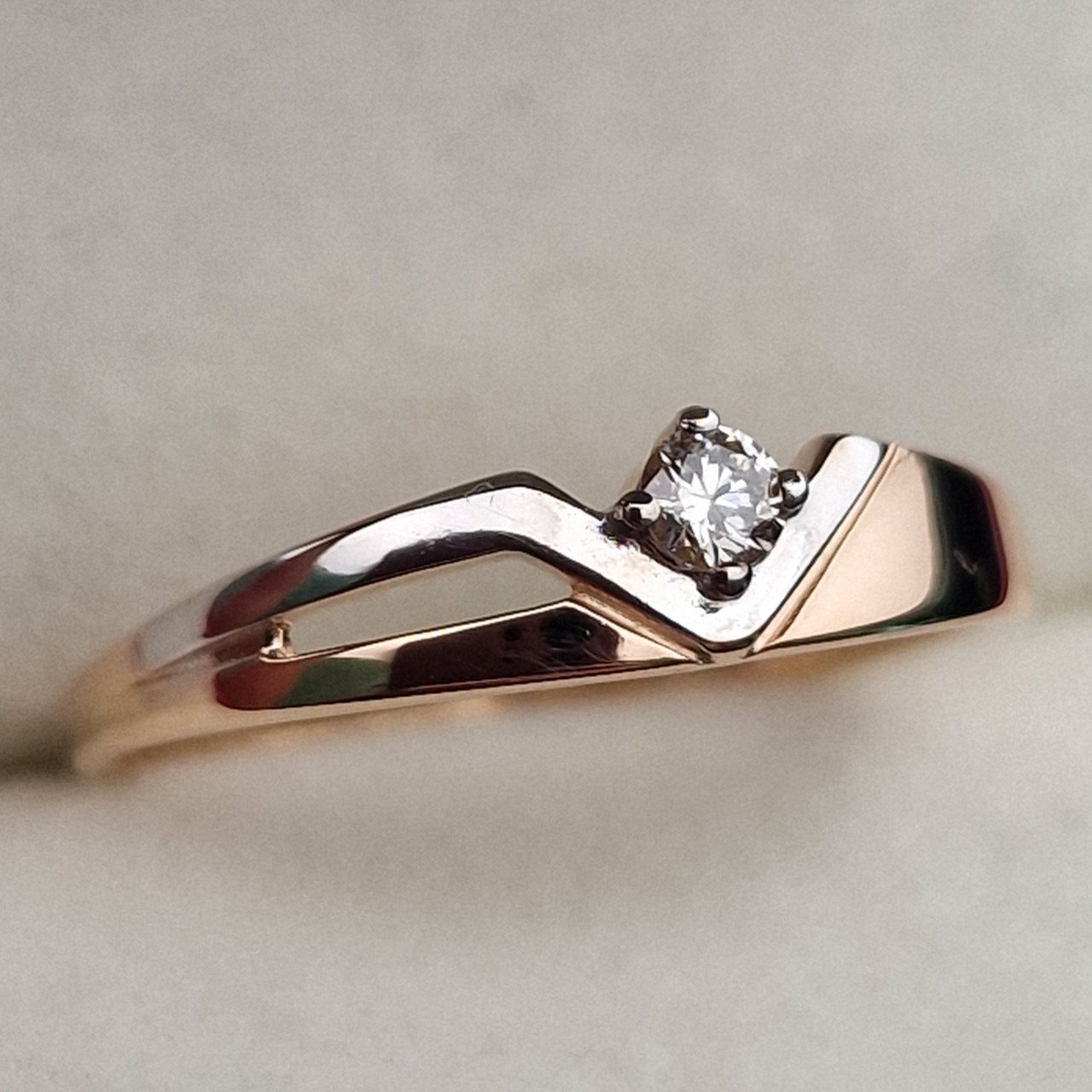 Кольцо Deimantas 100358674 16р 1,08гр 0,061ct. купить,NaN