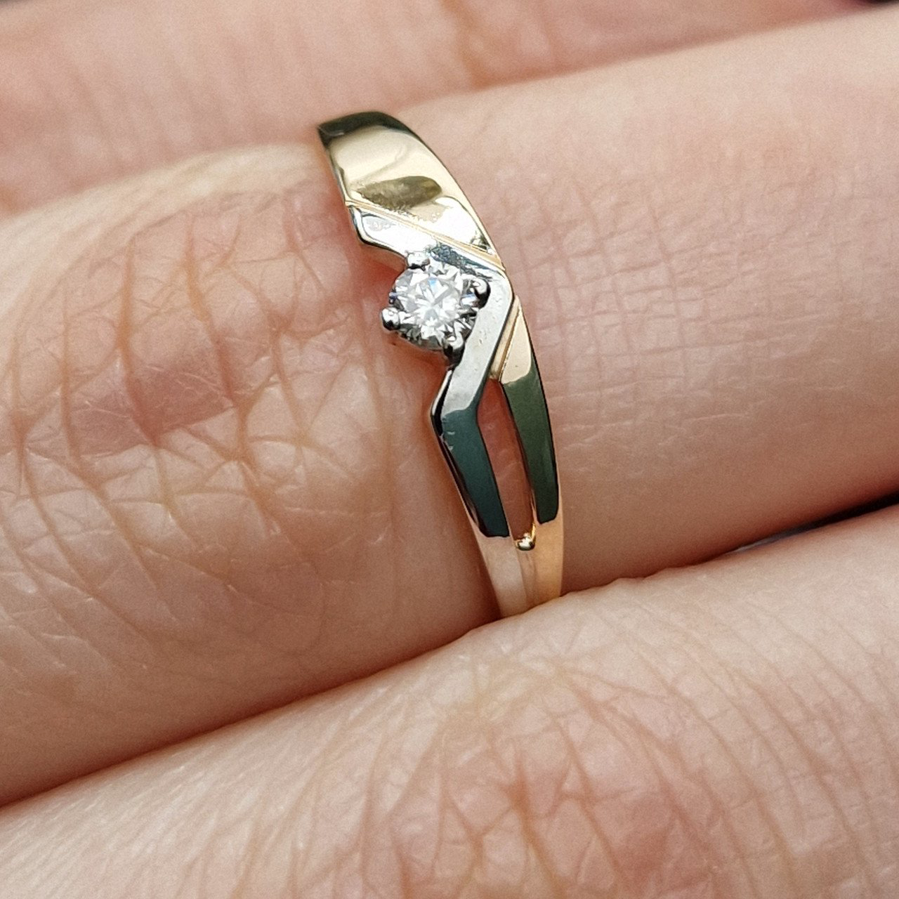 Кольцо Deimantas 100358674 16р 1,08гр 0,061ct. купить,NaN