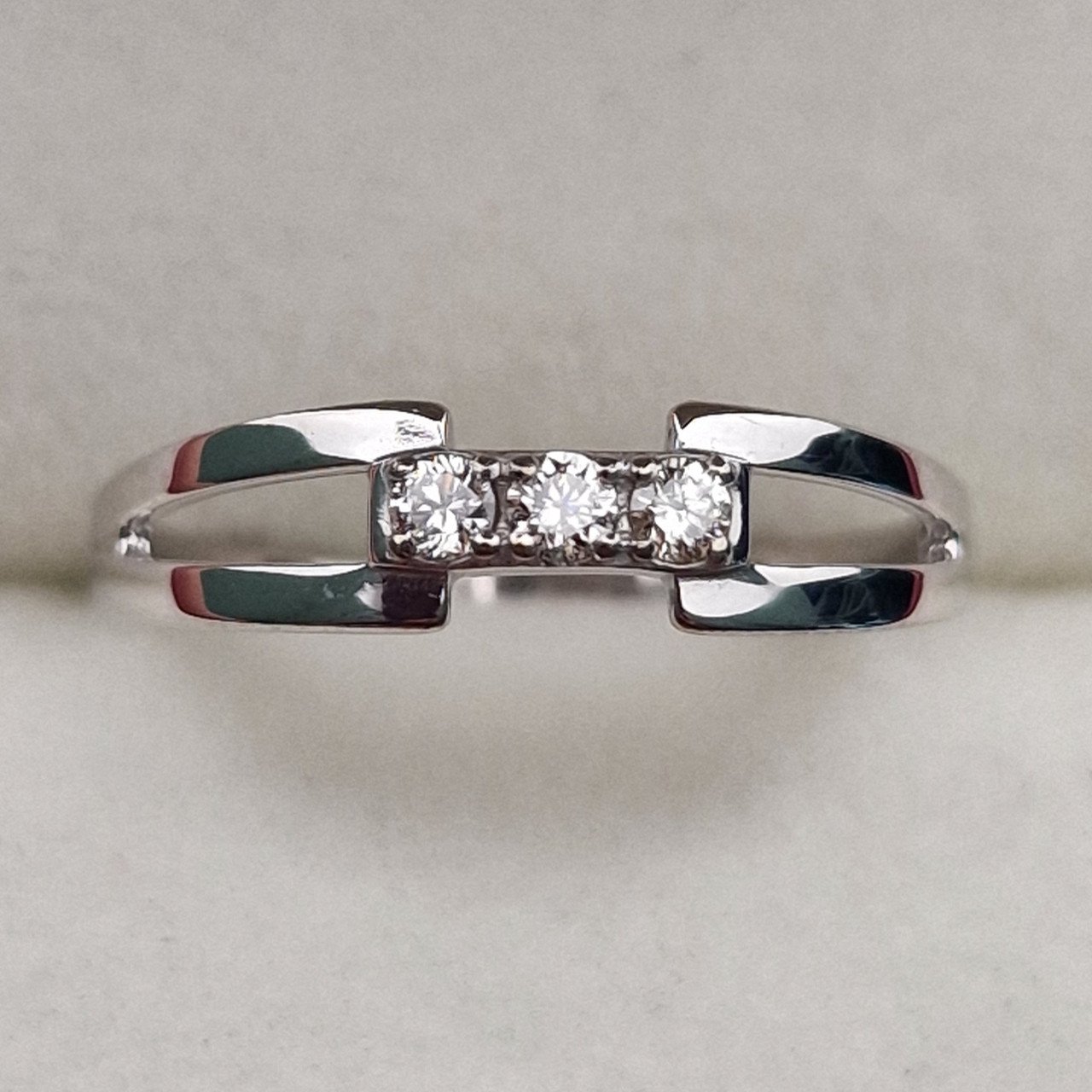 Кольцо Deimantas 100358687 16р 1,13гр 0,088ct. купить,NaN