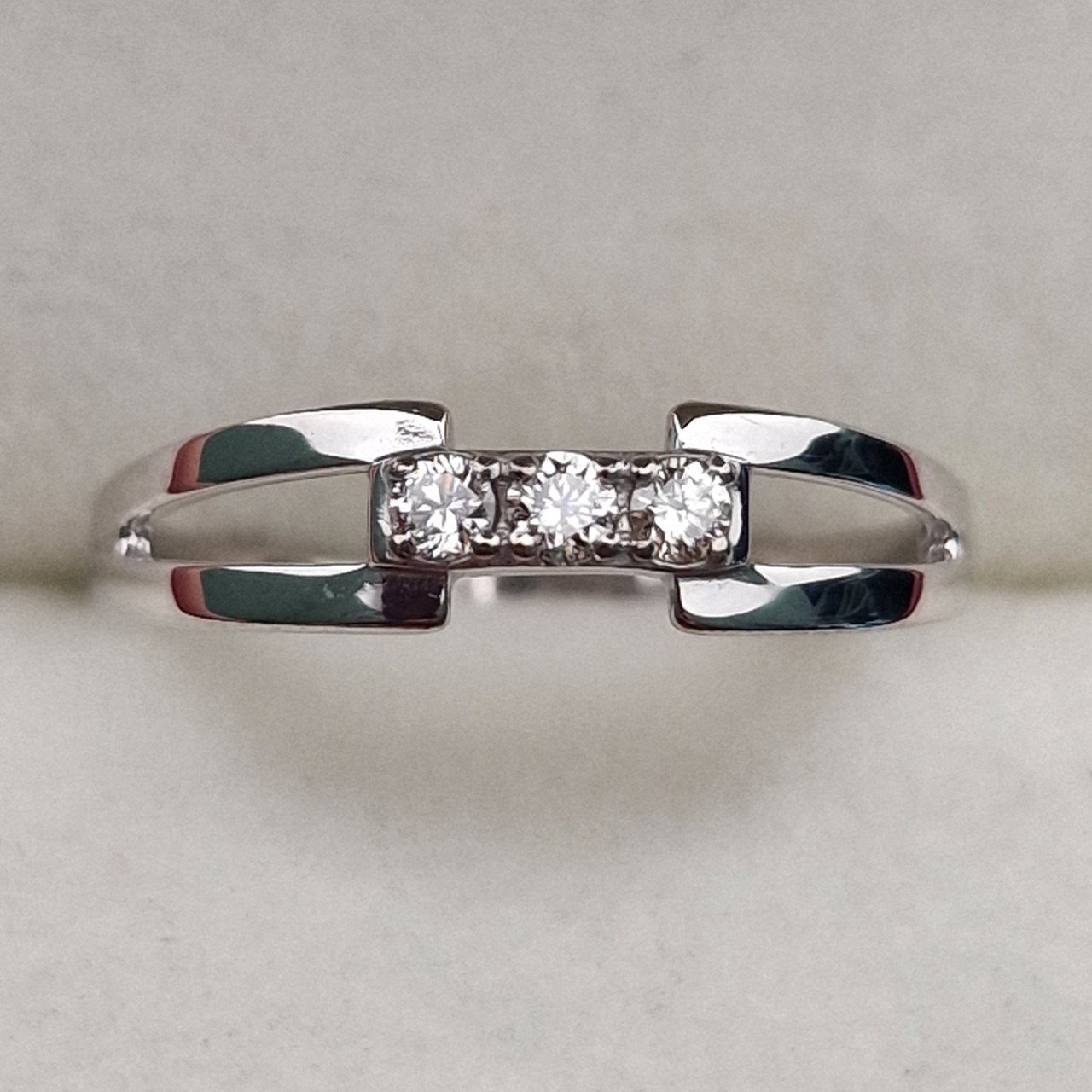 Кольцо Deimantas 100358687 16р 1,13гр 0,088ct. купить,NaN