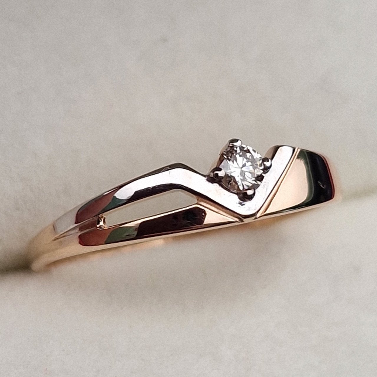 Кольцо Deimantas 100358674 16р 1,08гр 0,061ct. купить,NaN